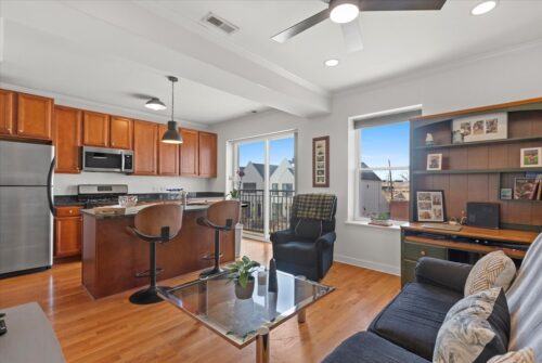 3741 N MILWAUKEE Avenue #208, Chicago, IL