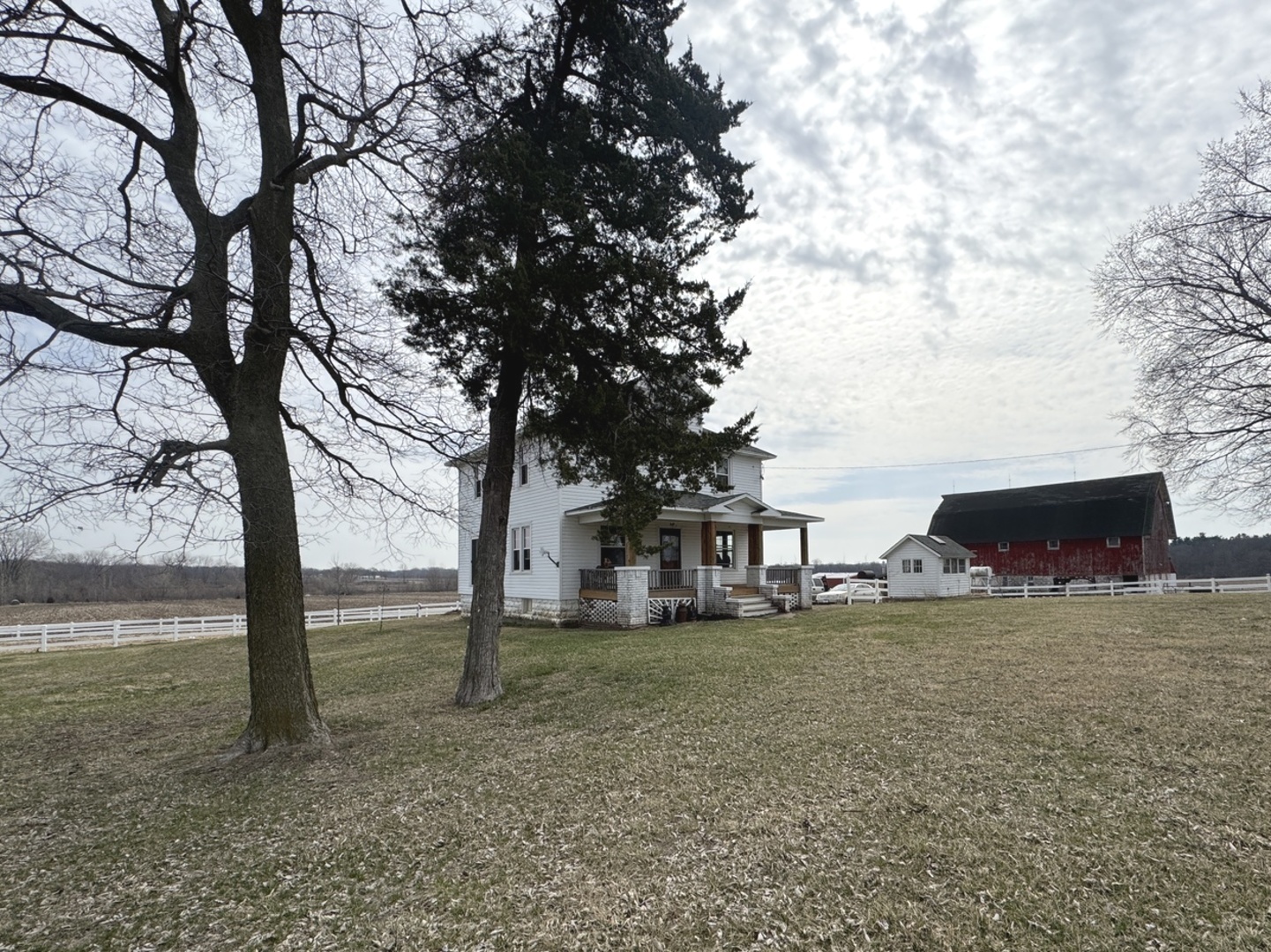 1801 Lee Center Road, Amboy, IL