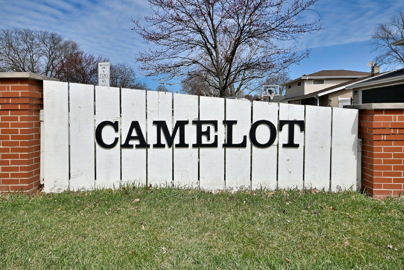 1303 E Ironwood Drive, Mount Prospect, IL