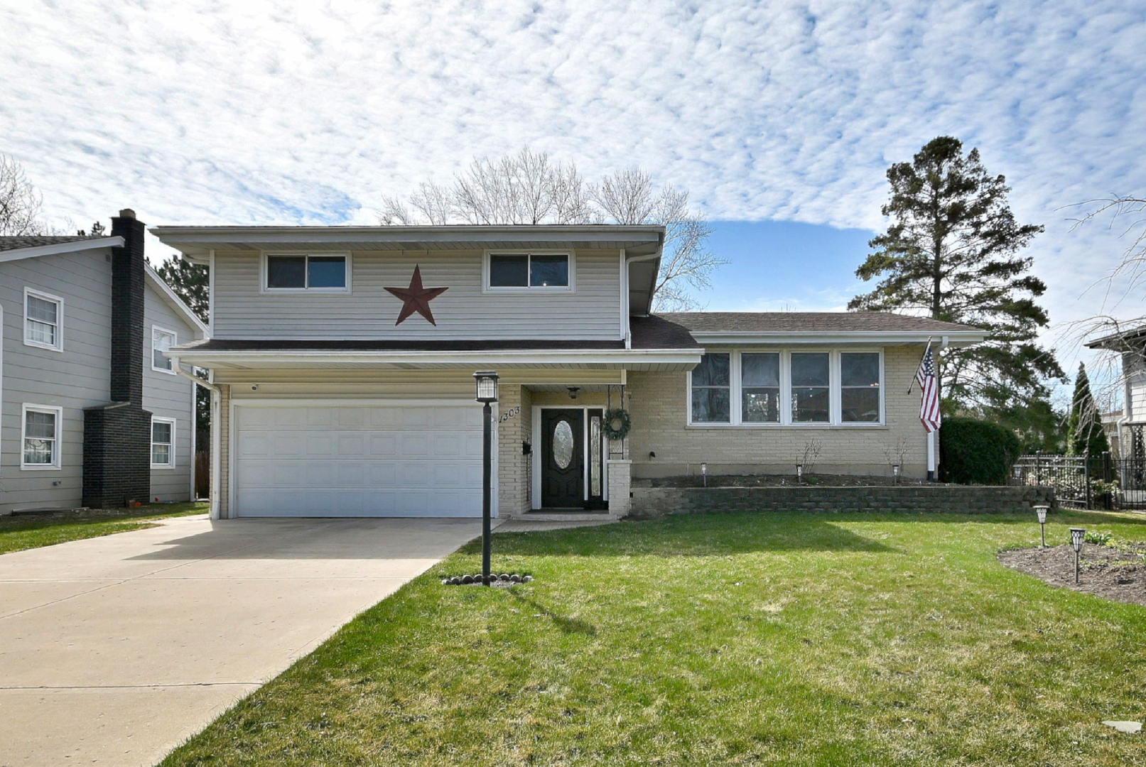 1303 E Ironwood Drive, Mount Prospect, IL