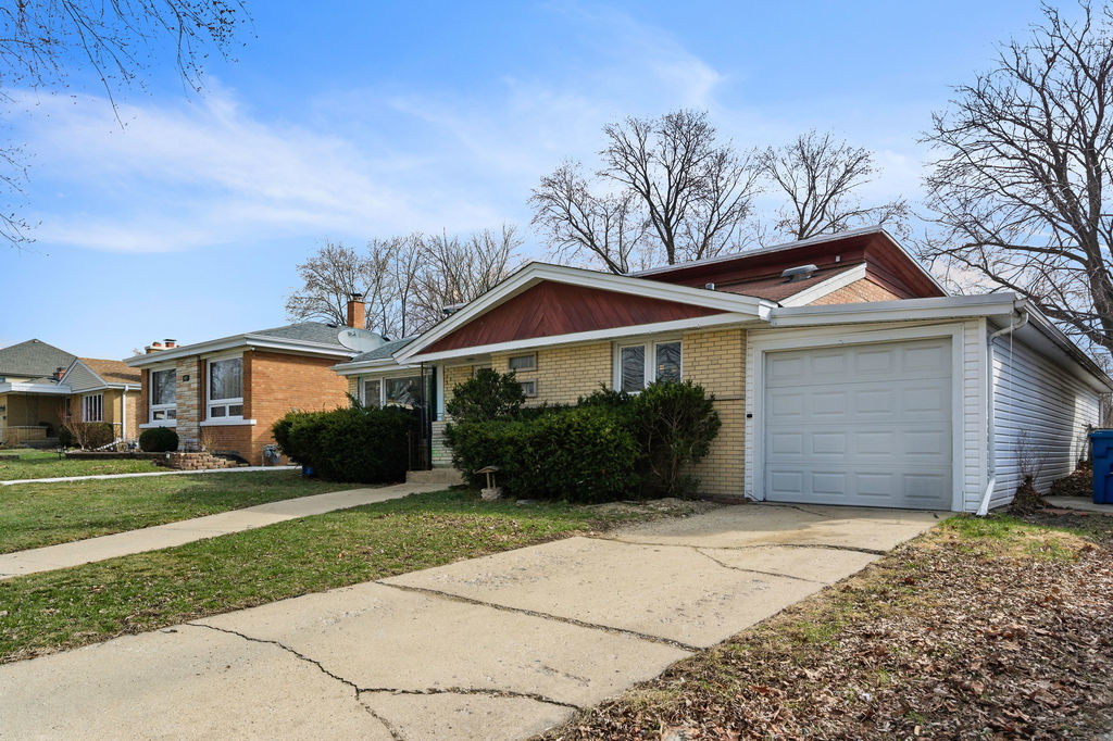 9829 S 51st Avenue, Oak Lawn, IL