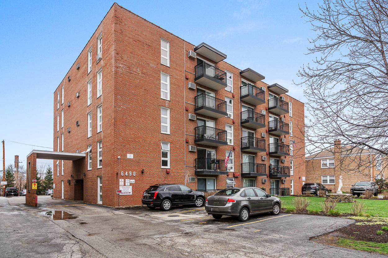 6490 N Northwest Highway #5F, Chicago, IL