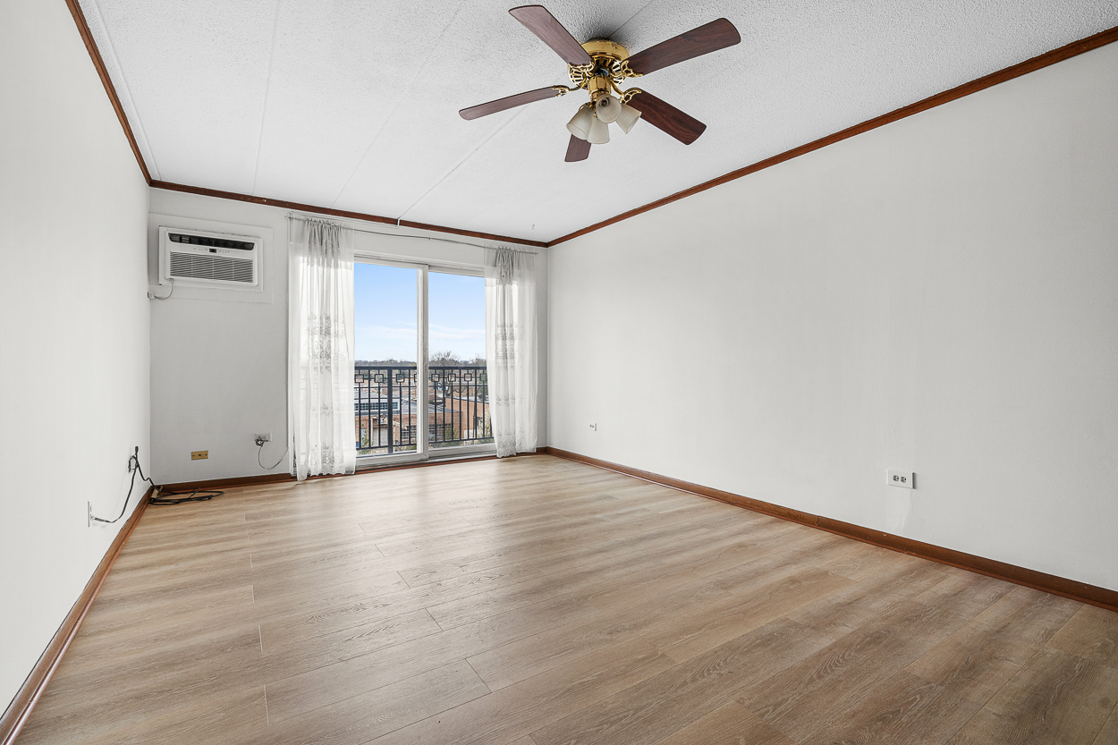 6490 N Northwest Highway #5F, Chicago, IL