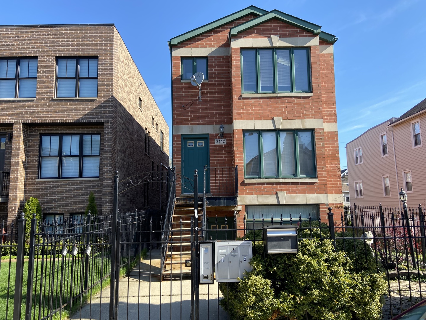 2442 W Fillmore Street, Chicago, IL