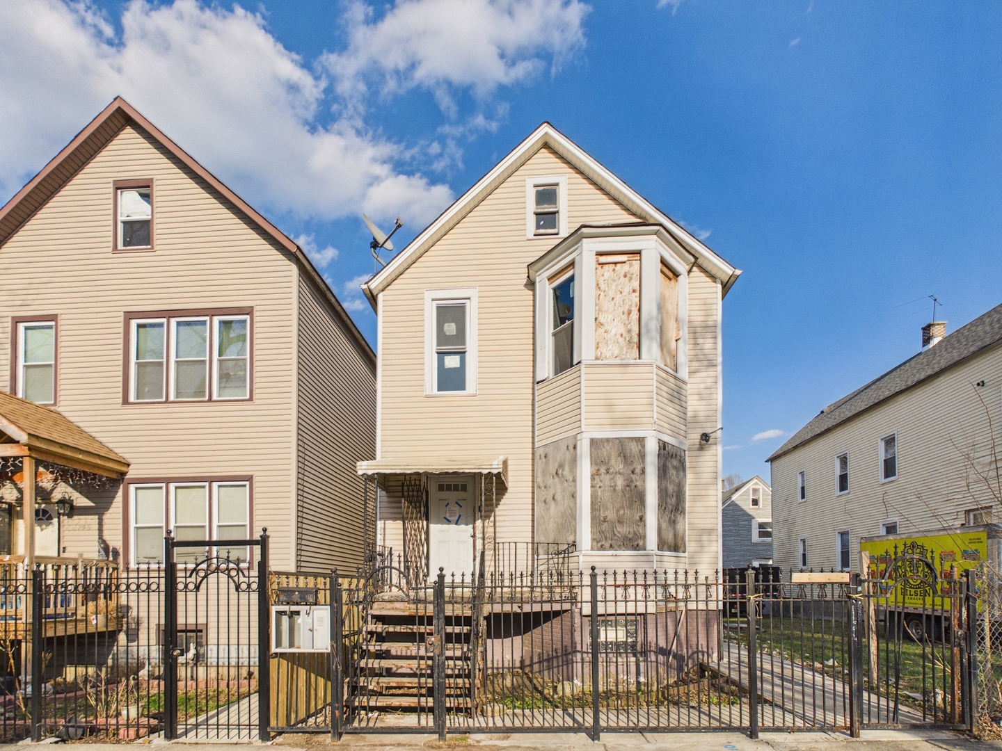 8747 S Escanaba Avenue, Chicago, IL