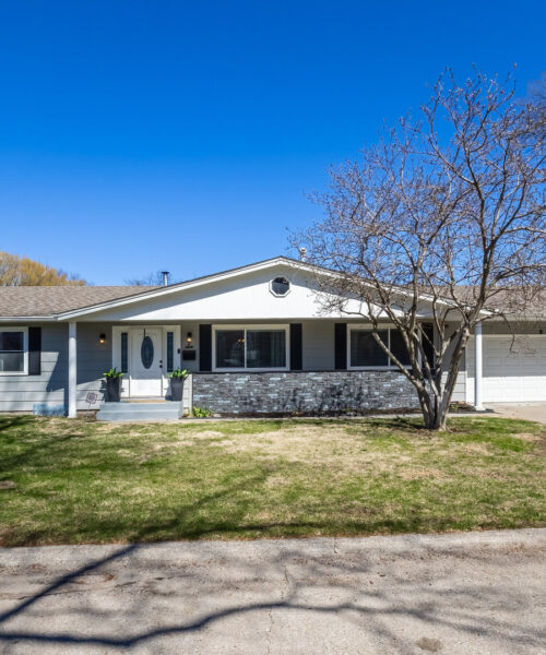 6 Sunset Circle, Bettendorf, IA