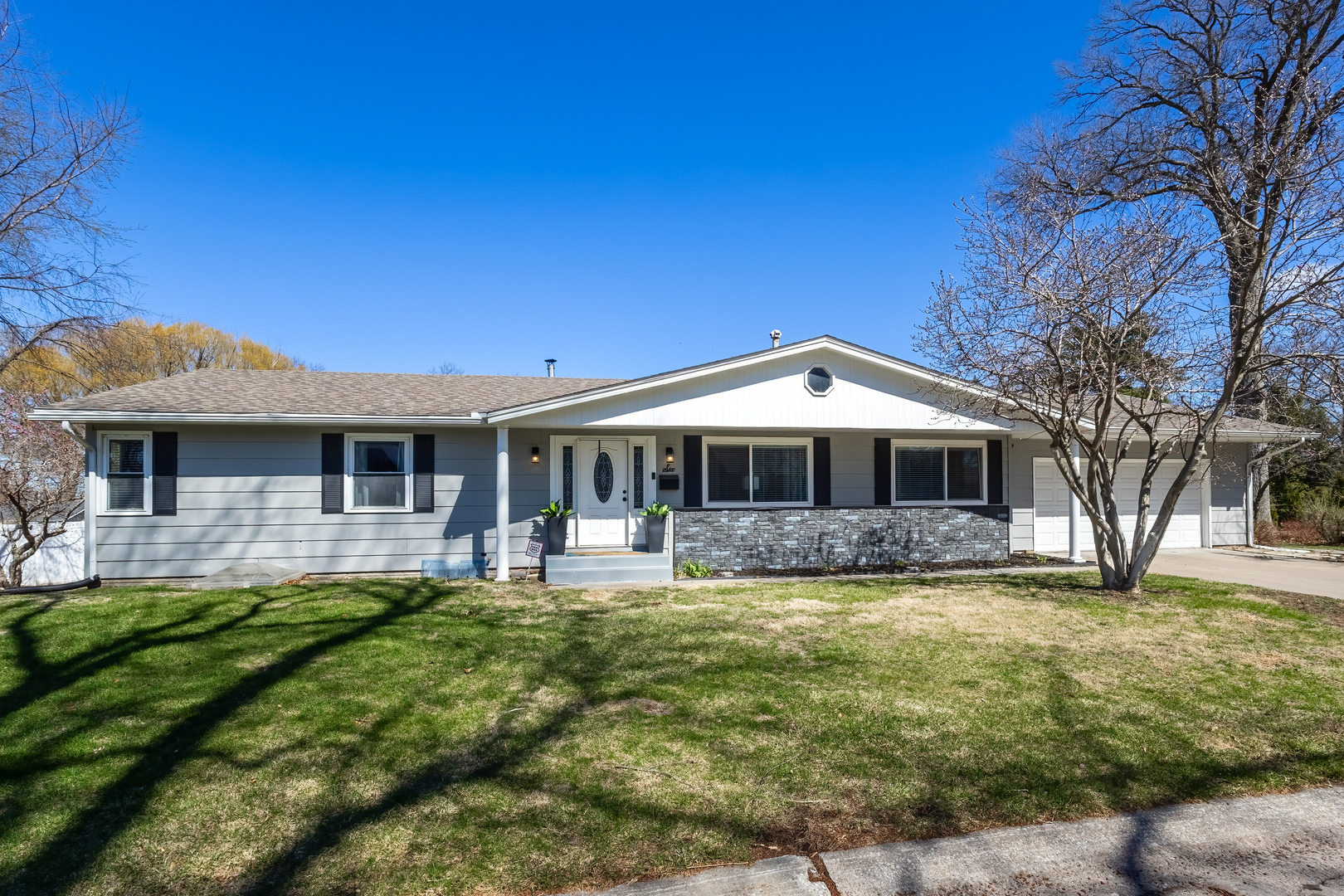 6 Sunset Circle, Bettendorf, IA