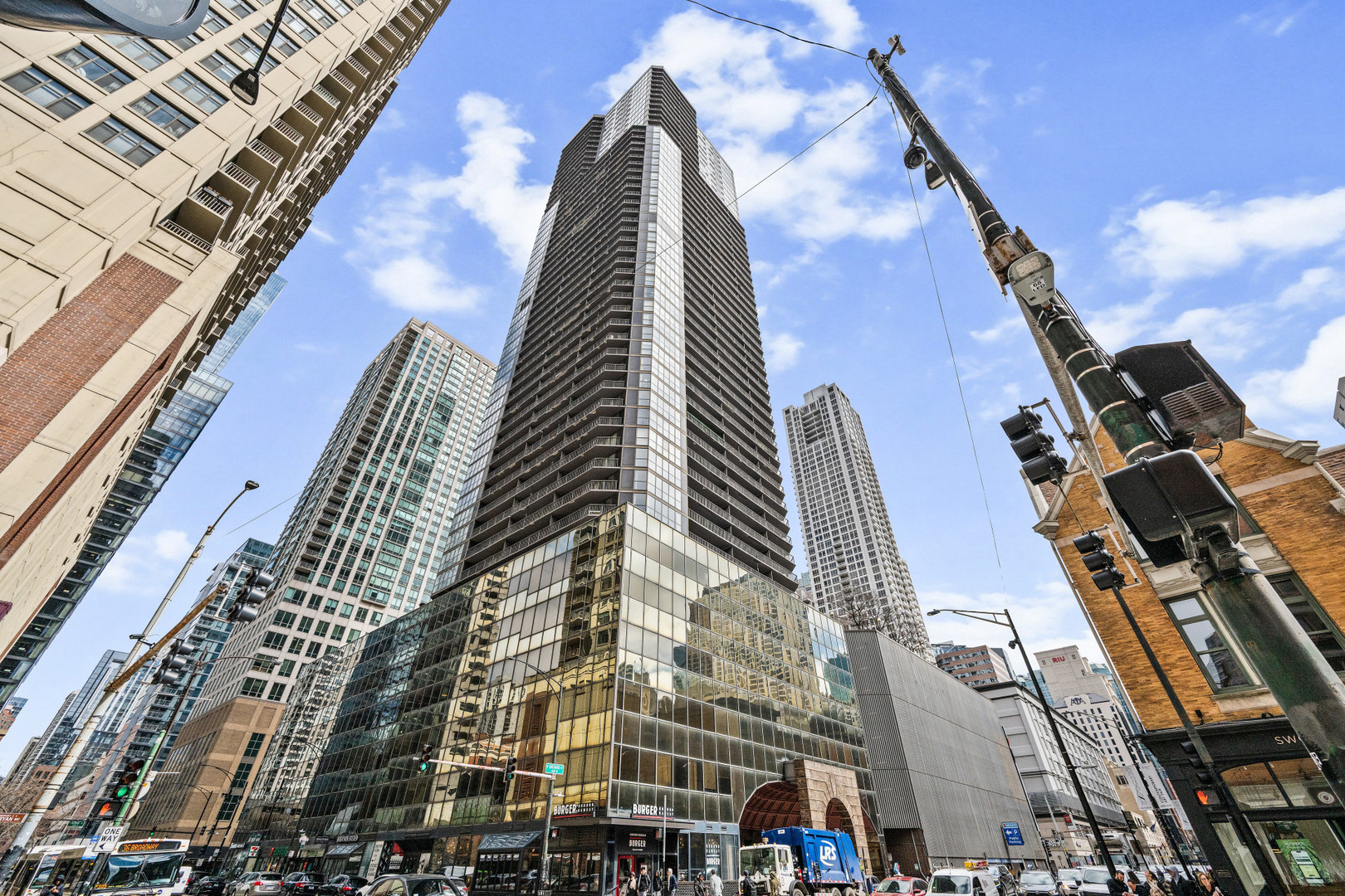 10 E ONTARIO Street #3702, Chicago, IL