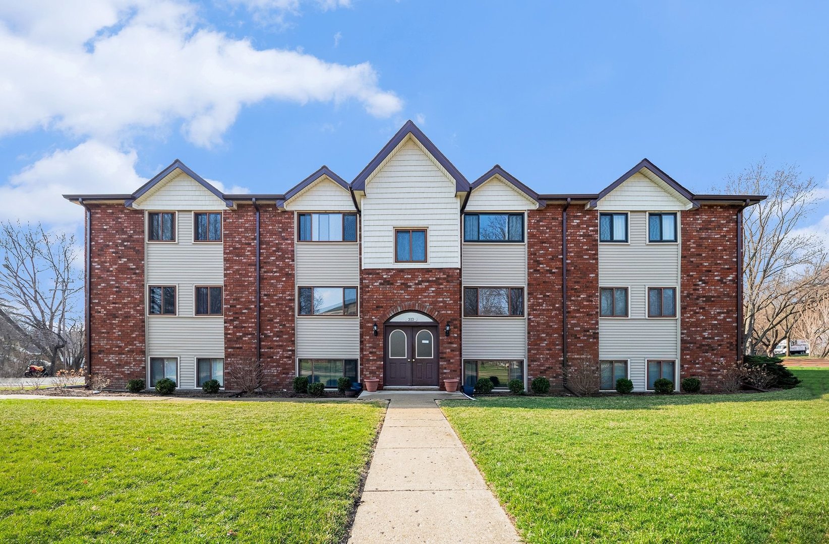 319 Dunning Avenue #3A, West Dundee, IL