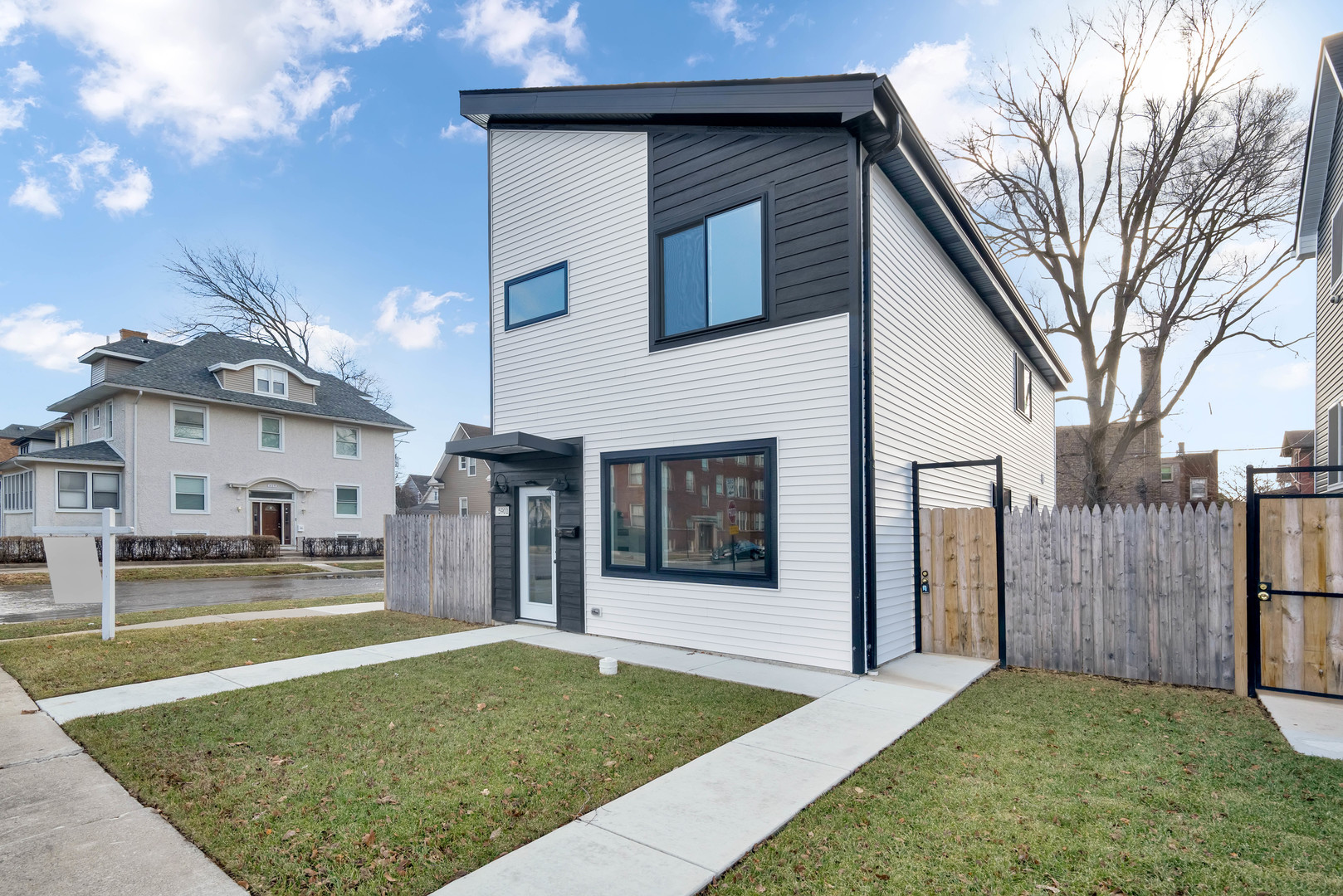 5901 W Erie Street, Chicago, IL