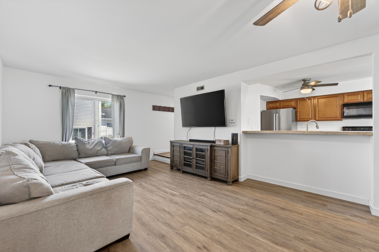 7120 Center Avenue, Hanover Park, IL