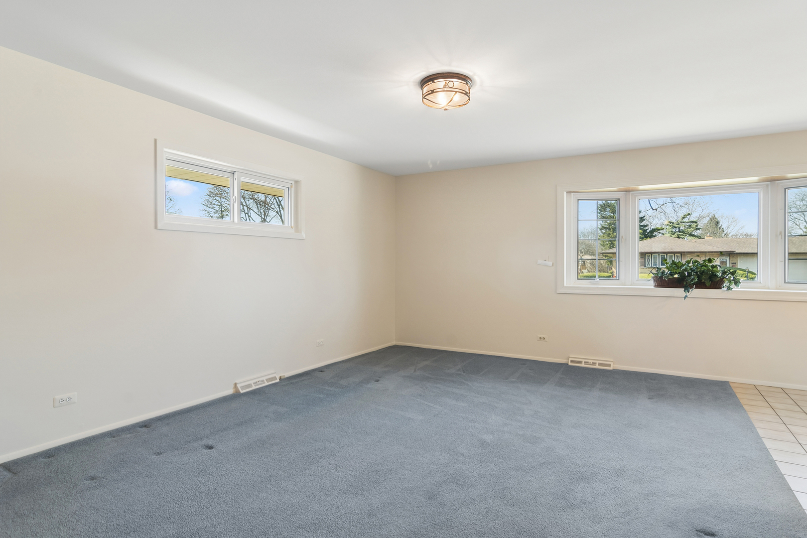 589 Jon Lane, Des Plaines, IL