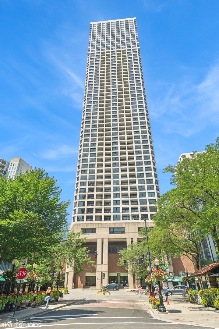 1030 N STATE Street #6F, Chicago, IL