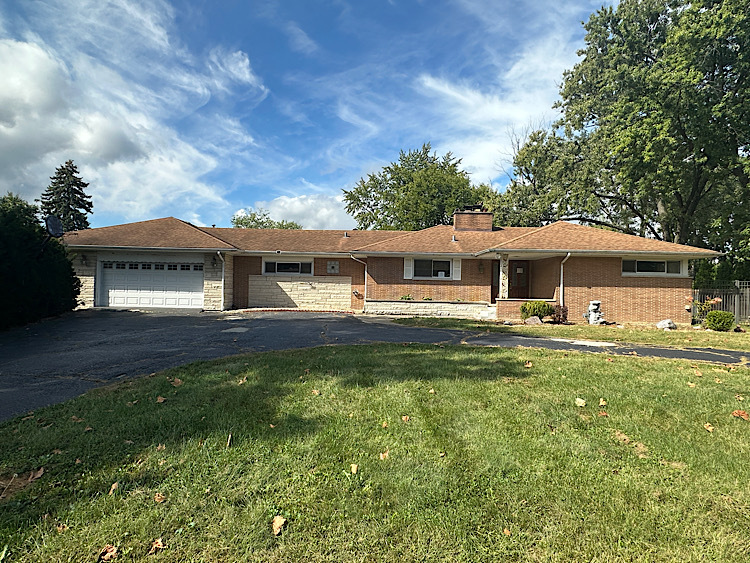 7216 Leonard Drive, Darien, IL