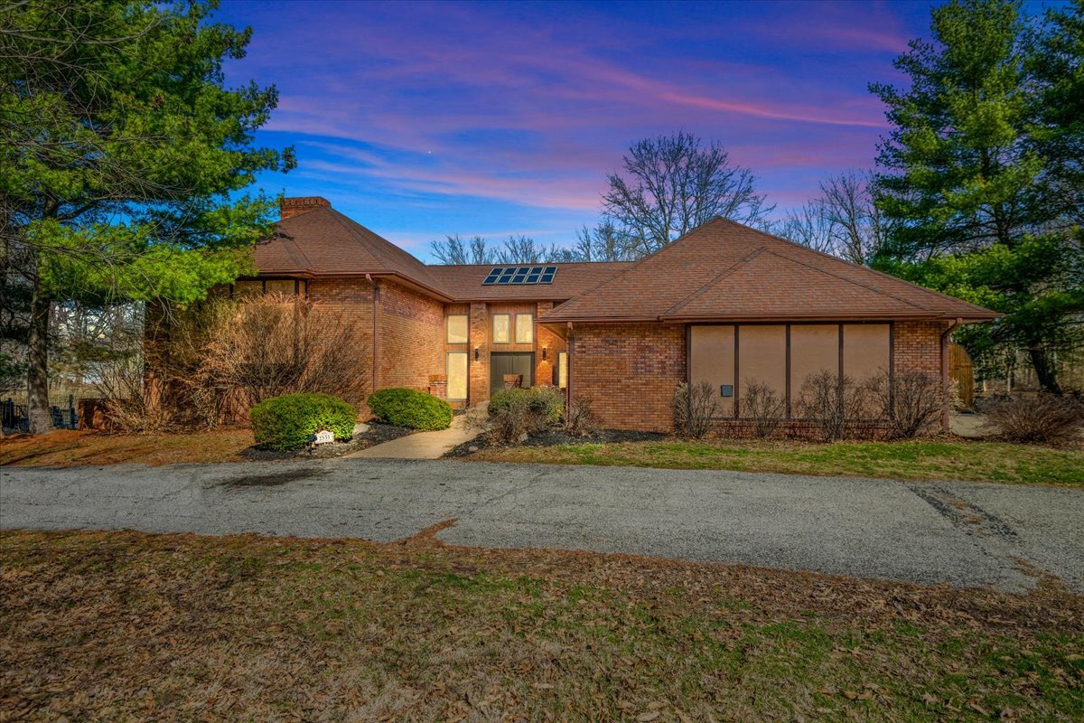 2551 E Lake Shore Drive, Springfield, IL