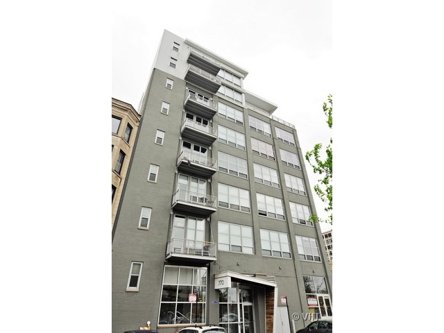 770 W Gladys Avenue #304, Chicago, IL
