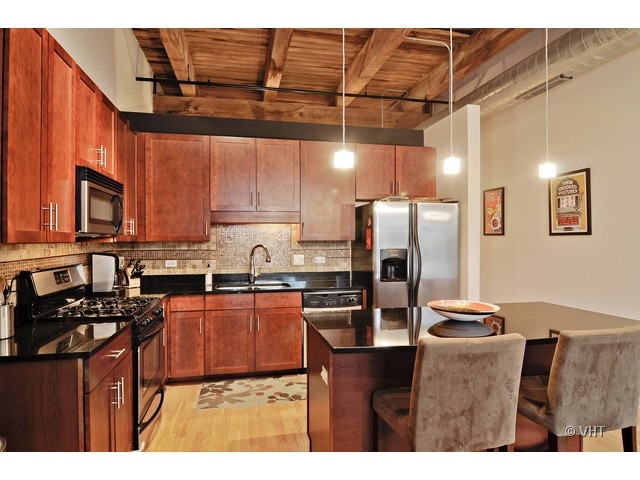 770 W Gladys Avenue #304, Chicago, IL