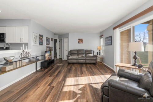 219 Old Oak Court, Buffalo Grove, IL