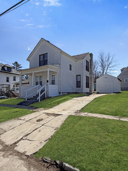 407 E Winneshiek Street, Freeport, IL