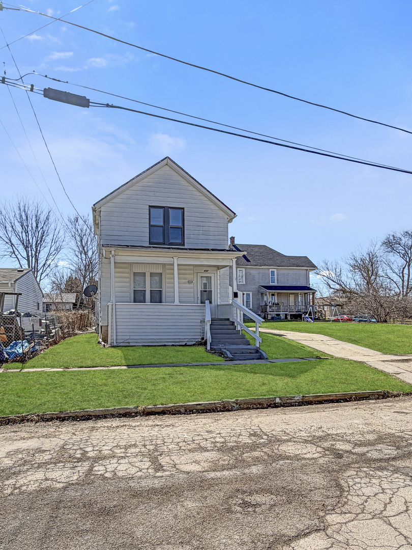407 E Winneshiek Street, Freeport, IL