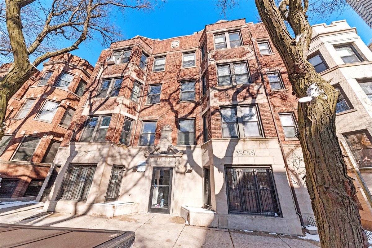 3727 N Pine Grove Avenue #306, Chicago, IL