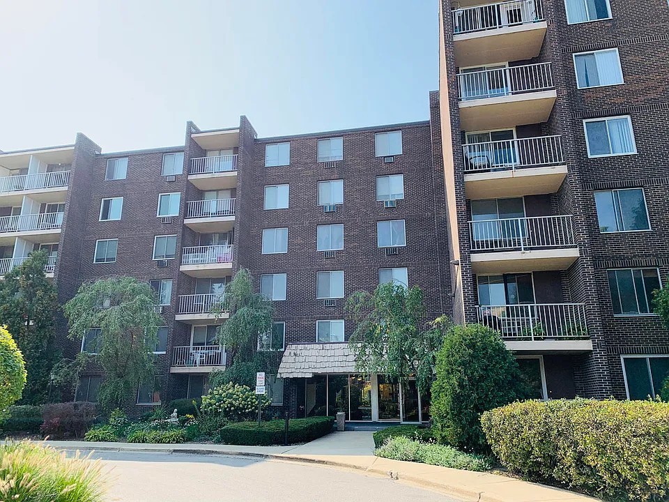 225 S Rohlwing Road #518, Palatine, IL