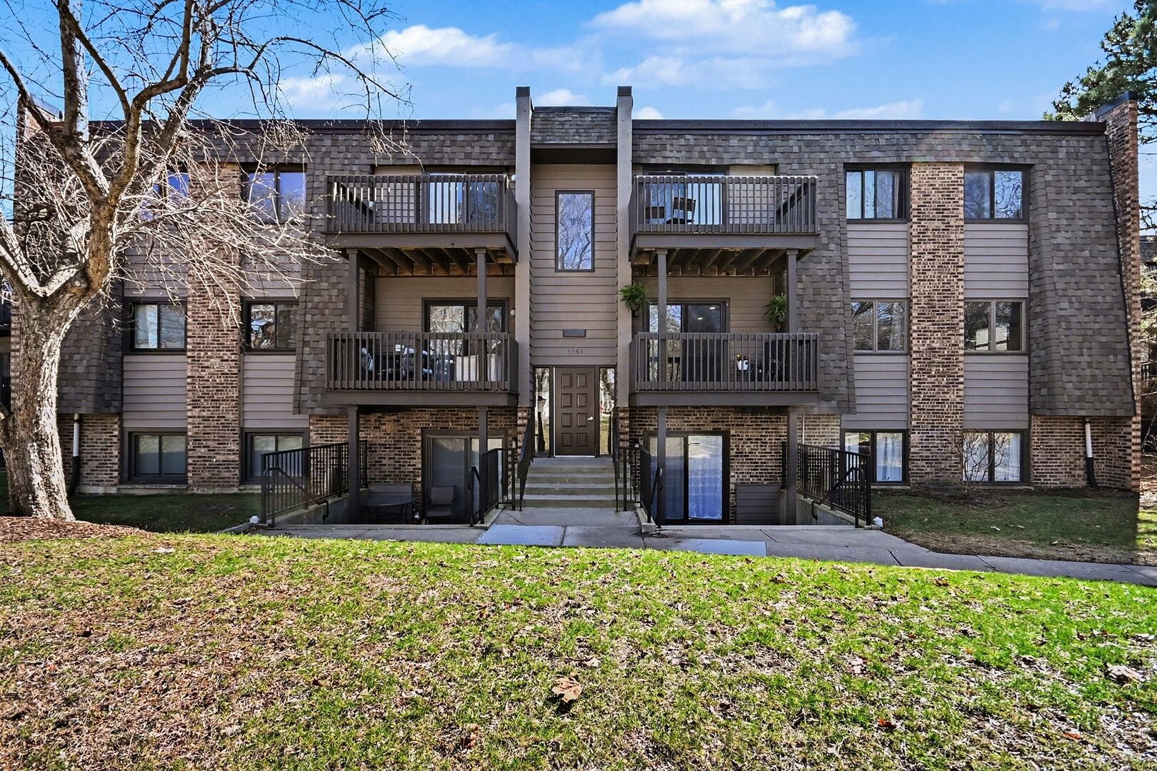 1484 Stonebridge Circle #B6, Wheaton, IL