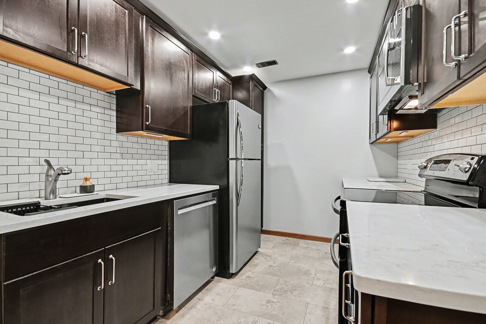 1484 Stonebridge Circle #B6, Wheaton, IL