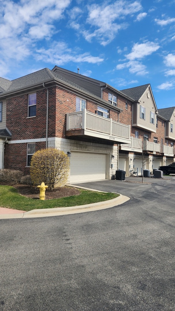 27W736 N Meadowview Drive, Winfield, IL