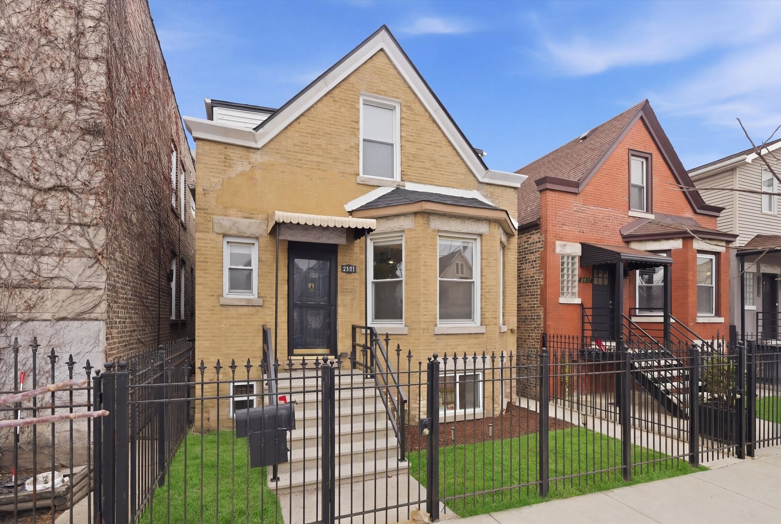 2721 N Western Avenue, Chicago, IL