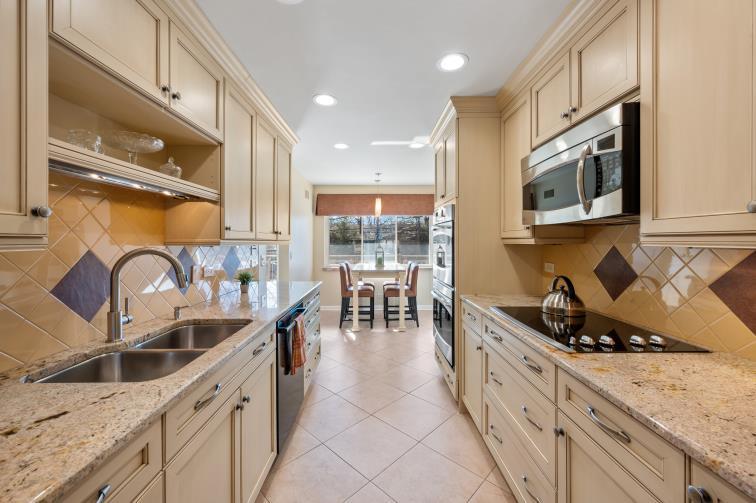 1 N Dee Road #1C, Park Ridge, IL