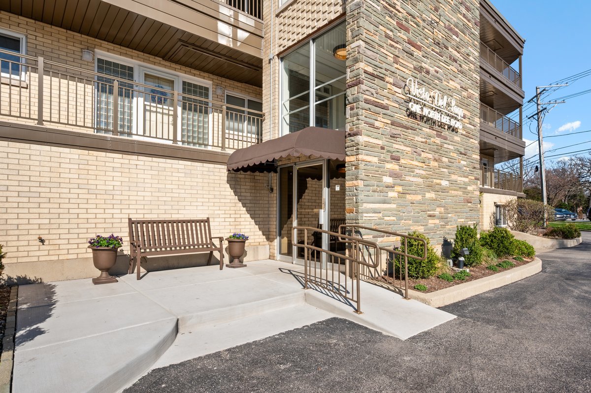 1 N Dee Road #1C, Park Ridge, IL