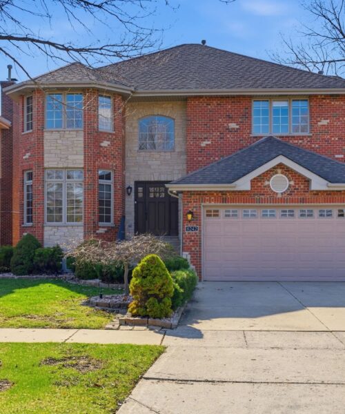 8242 Latrobe Avenue, Burbank, IL