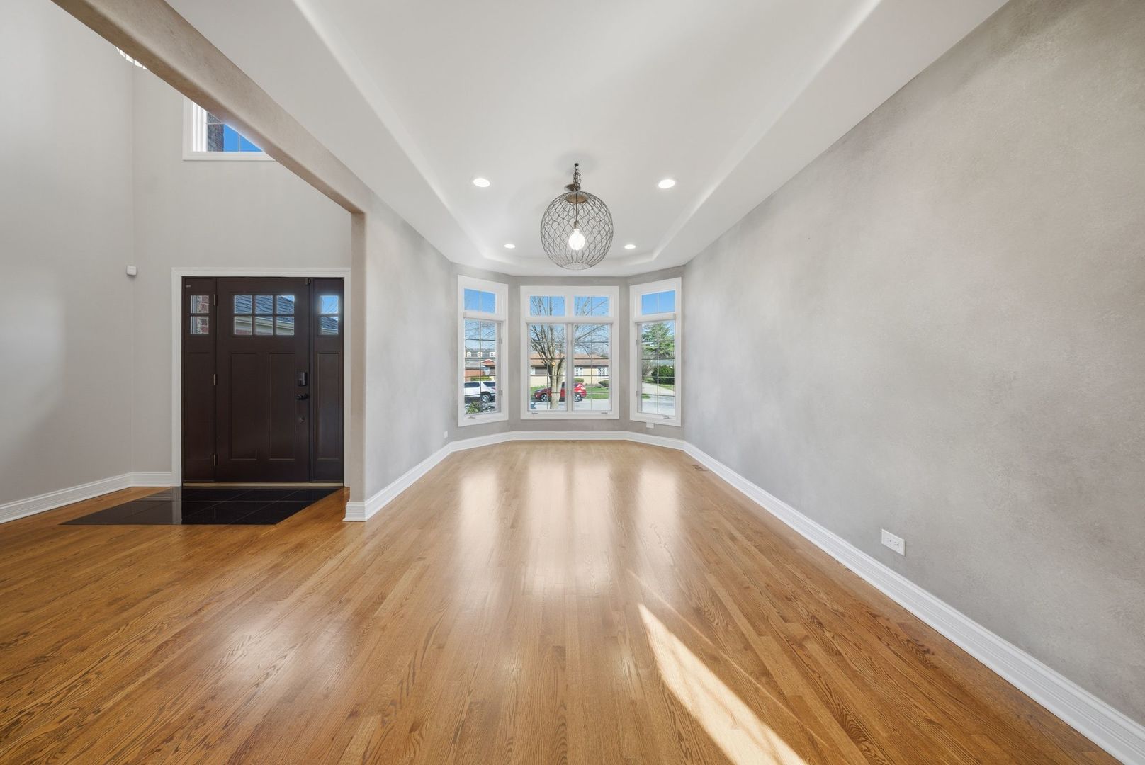 8242 Latrobe Avenue, Burbank, IL