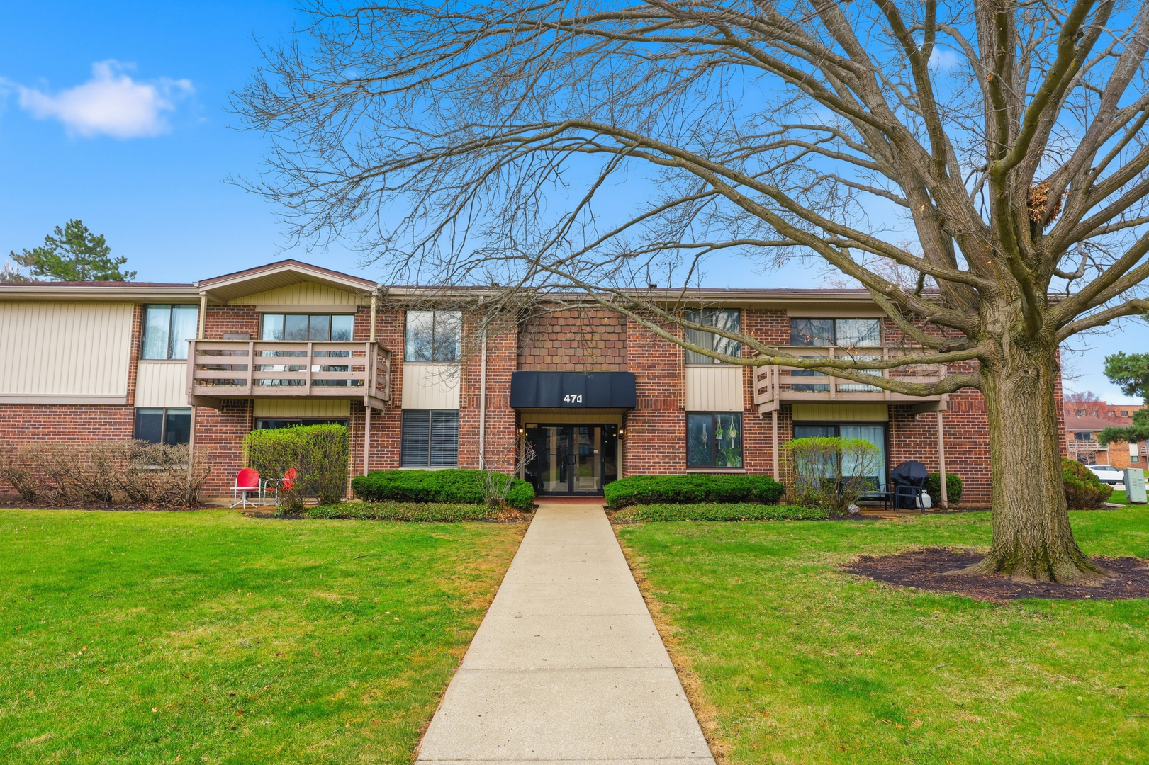 471 Raintree Court #2B, Glen Ellyn, IL