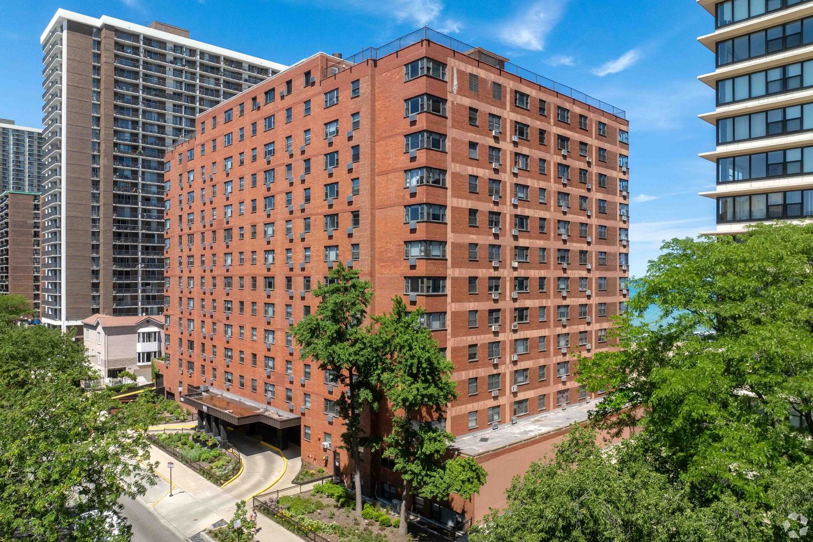 5815 N Sheridan Road #706, Chicago, IL
