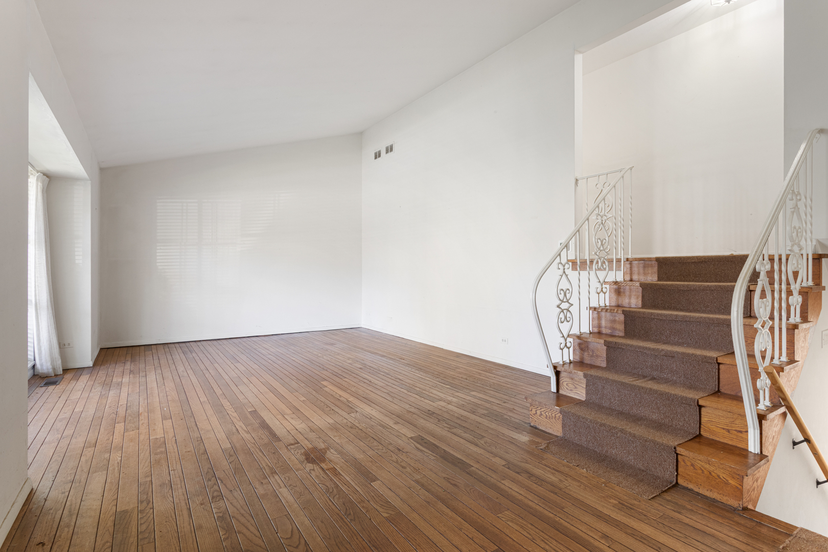 609 Carriage Hill Drive, Glenview, IL