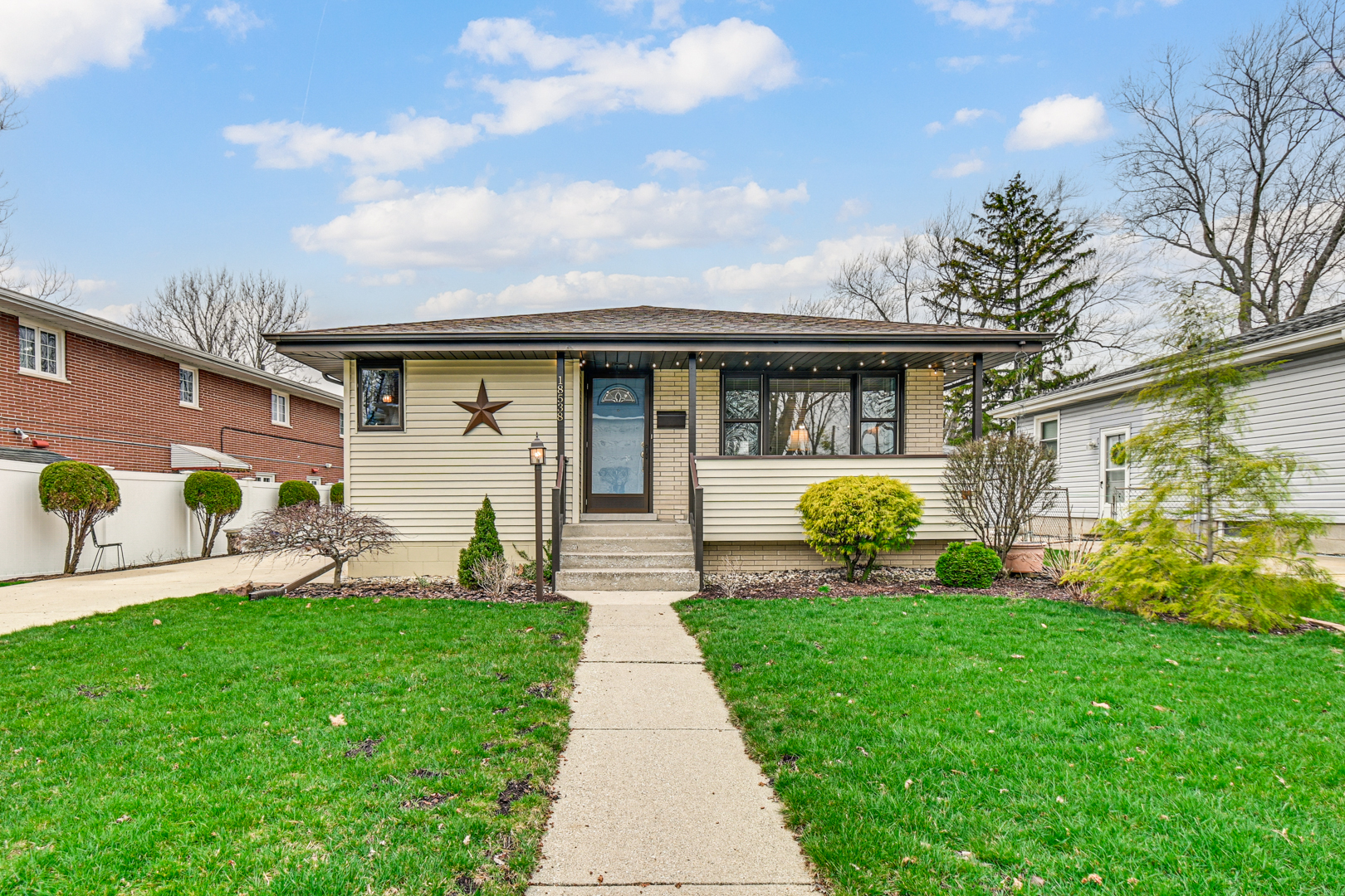 18538 Oakley Avenue, Lansing, IL