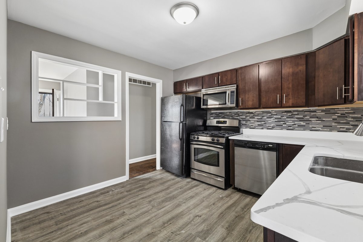 815 W 187th Street, Glenwood, IL