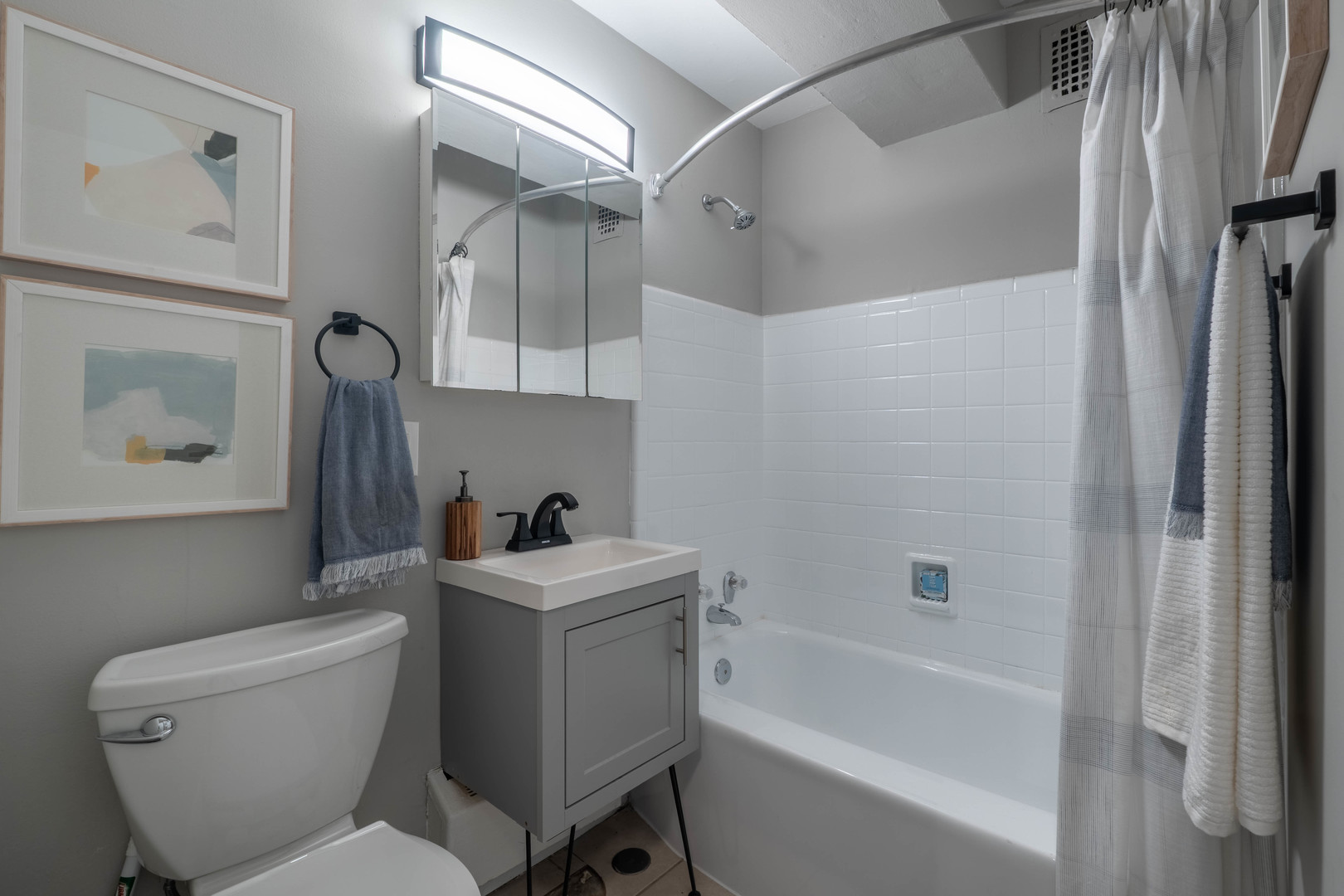 5815 N Sheridan Road #1009, Chicago, IL