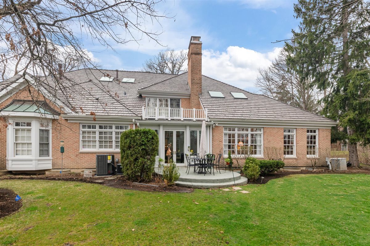 852 Gloucester Crossing, Lake Forest, IL