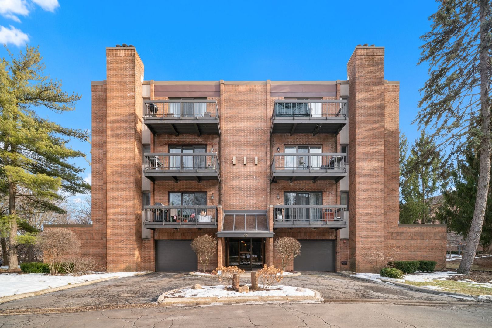 10 Trafalgar Square #403, Lincolnshire, IL