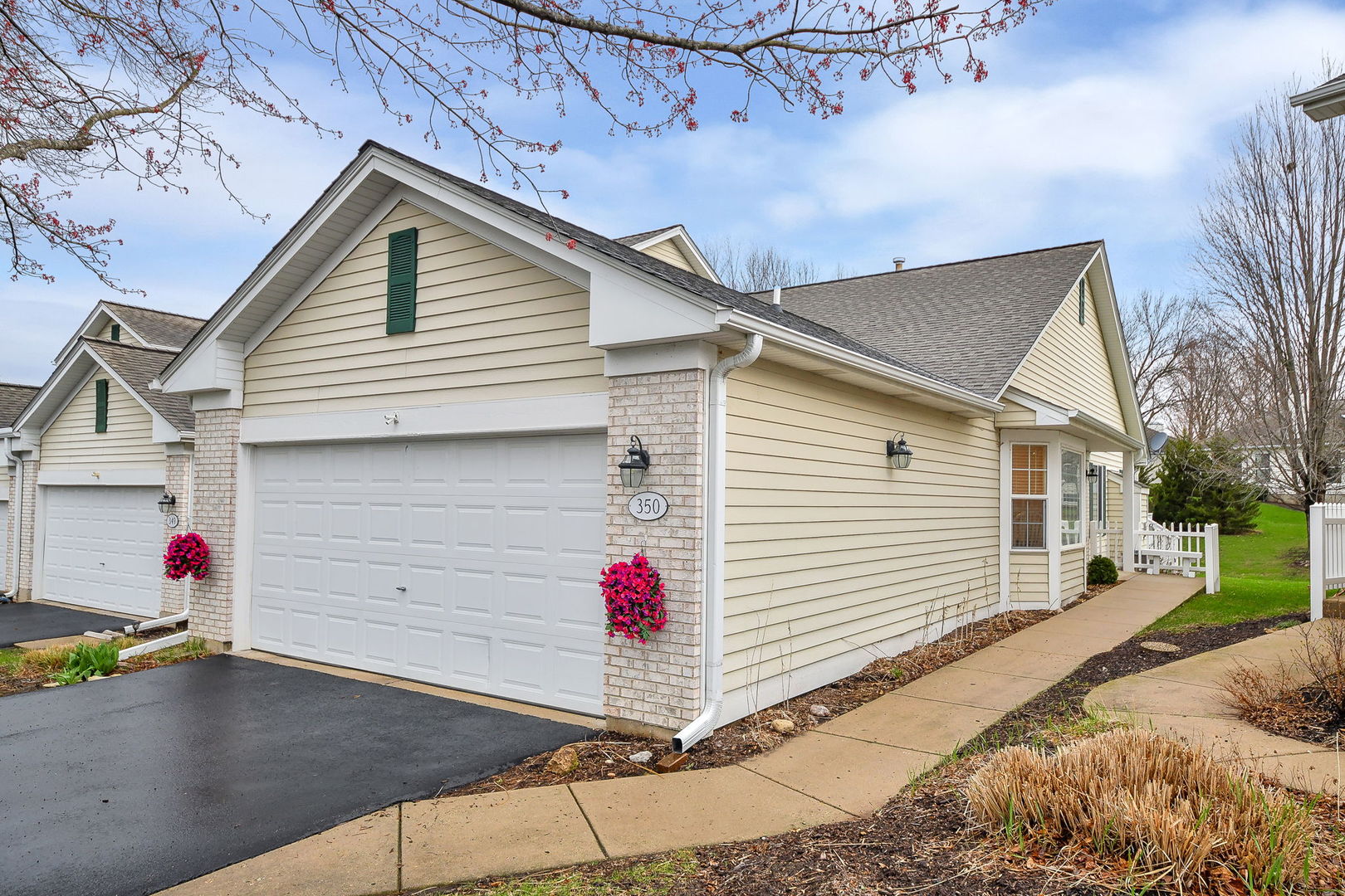 350 Normandie Drive, Sugar Grove, IL