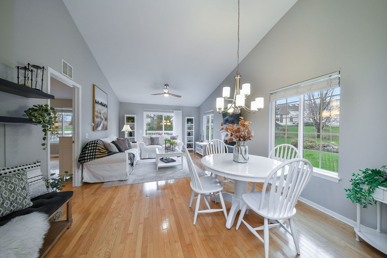 350 Normandie Drive, Sugar Grove, IL