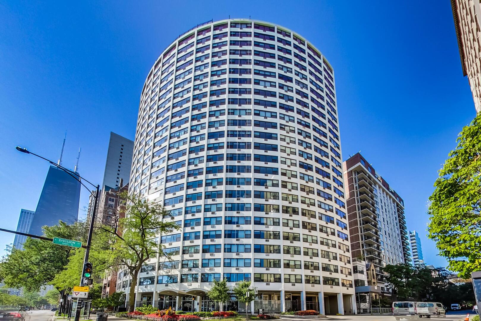 1150 N LAKE SHORE Drive #2B, Chicago, IL