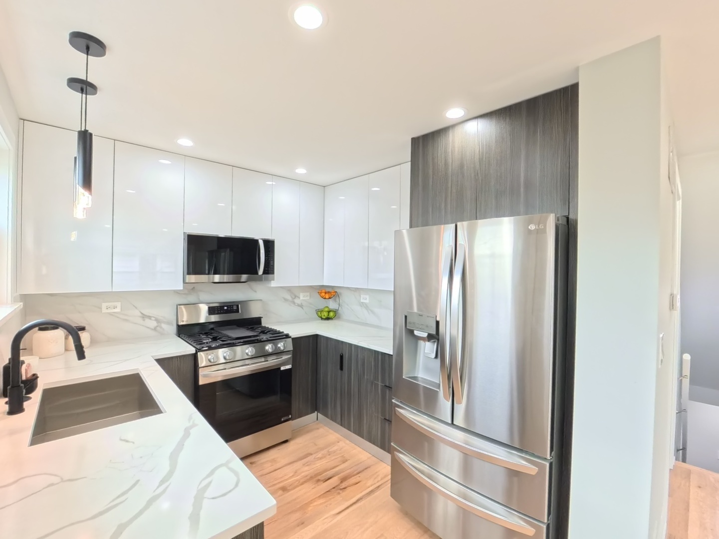 3929 N Oleander Avenue, Chicago, IL