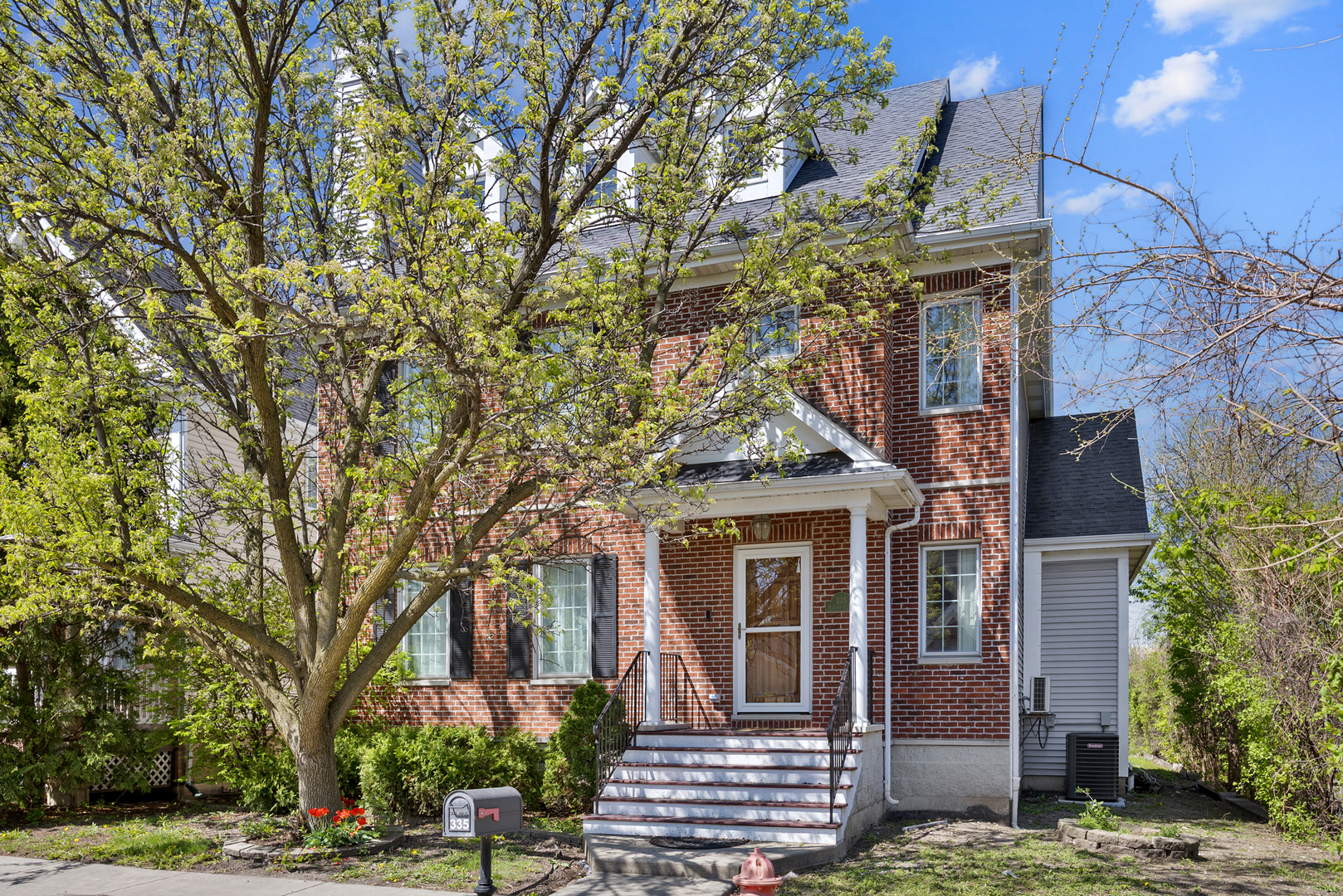 335 W Carriage Lane, Bensenville, IL