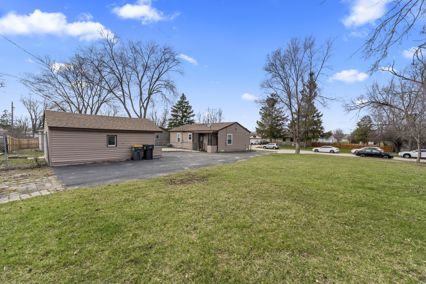 25 Mccabe Drive, Streamwood, IL