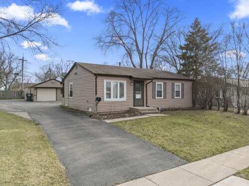 25 Mccabe Drive, Streamwood, IL