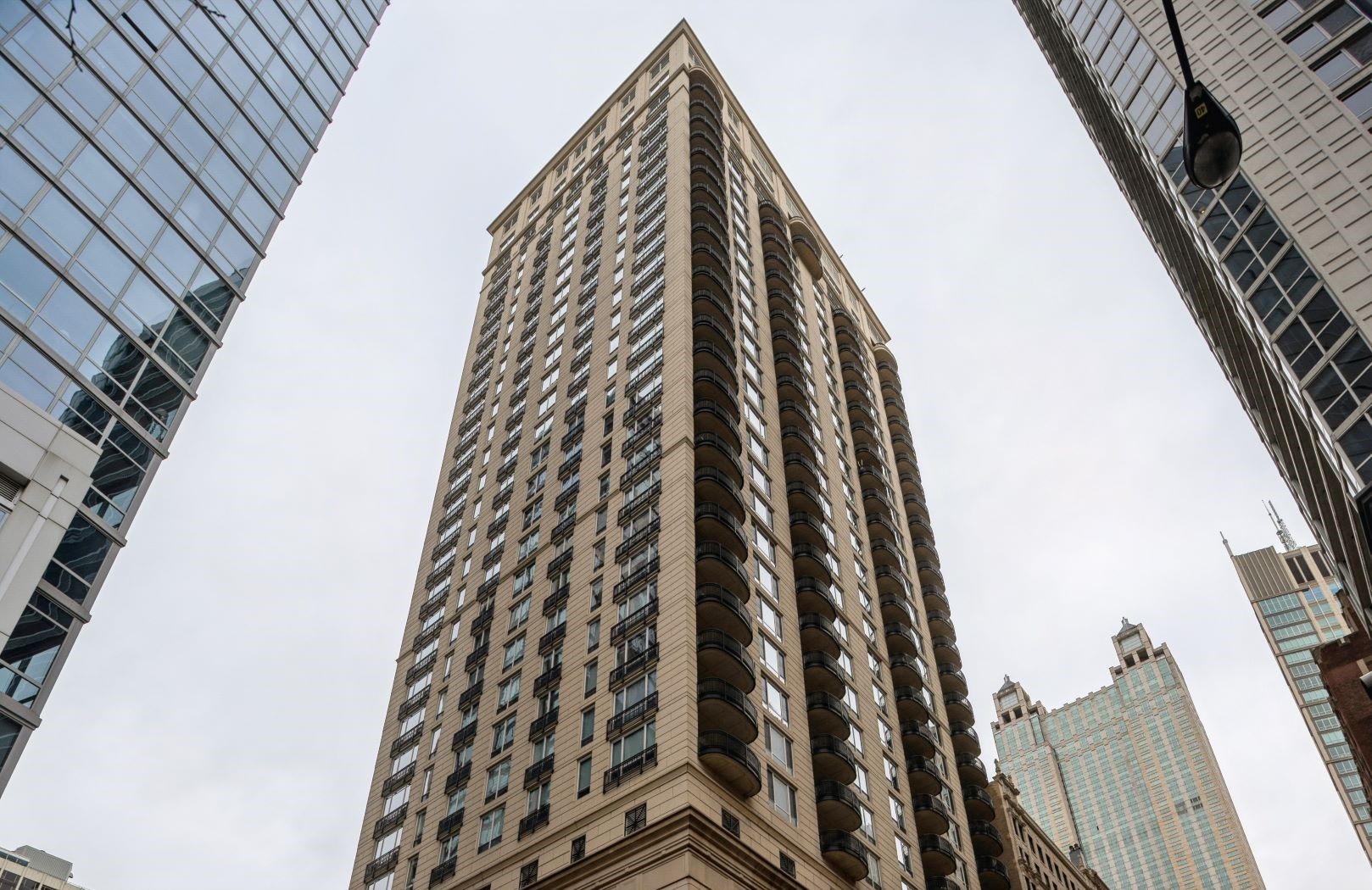 10 E Delaware Place #14A, Chicago, IL